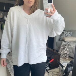 Aerie v neck sweatshirt size xs in white